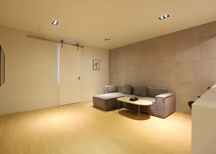 Hotel Intro 2*
