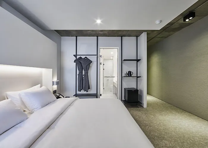 Intro Hotel 2*