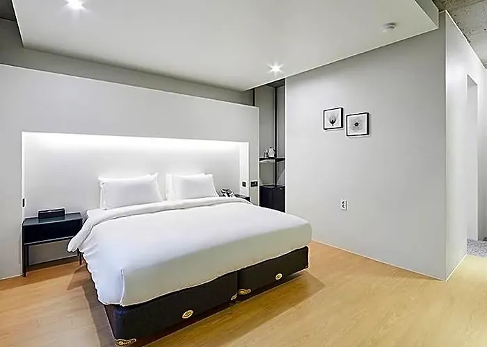 Intro Hotel
