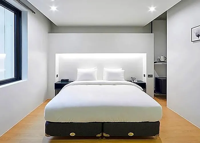 Hotel Intro 2*